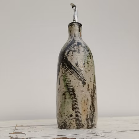 Grasping the Orient Oilpourer