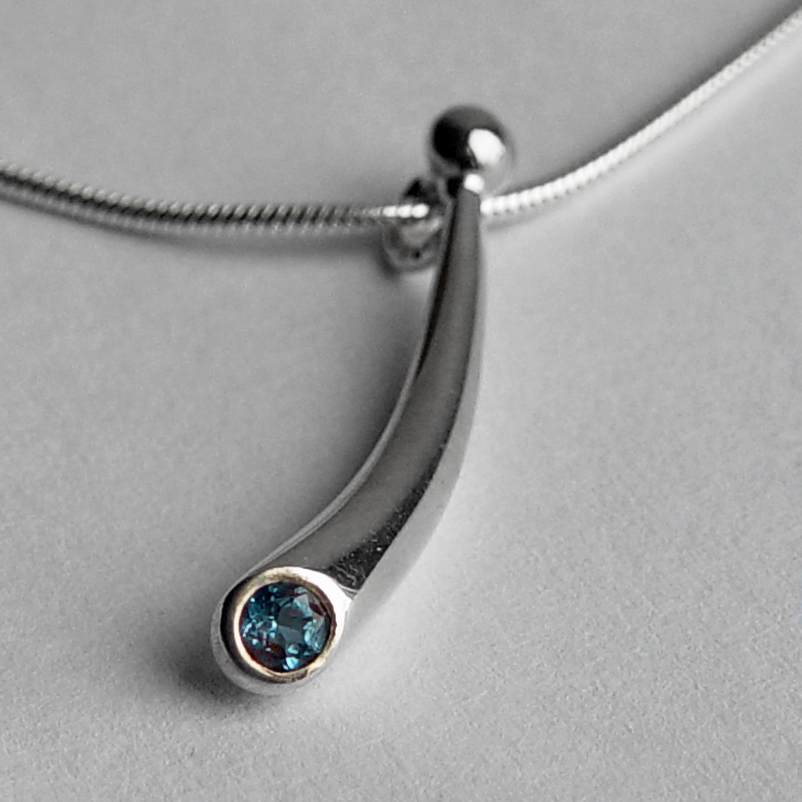 Small Curved Wiggly Pendant - Image 3