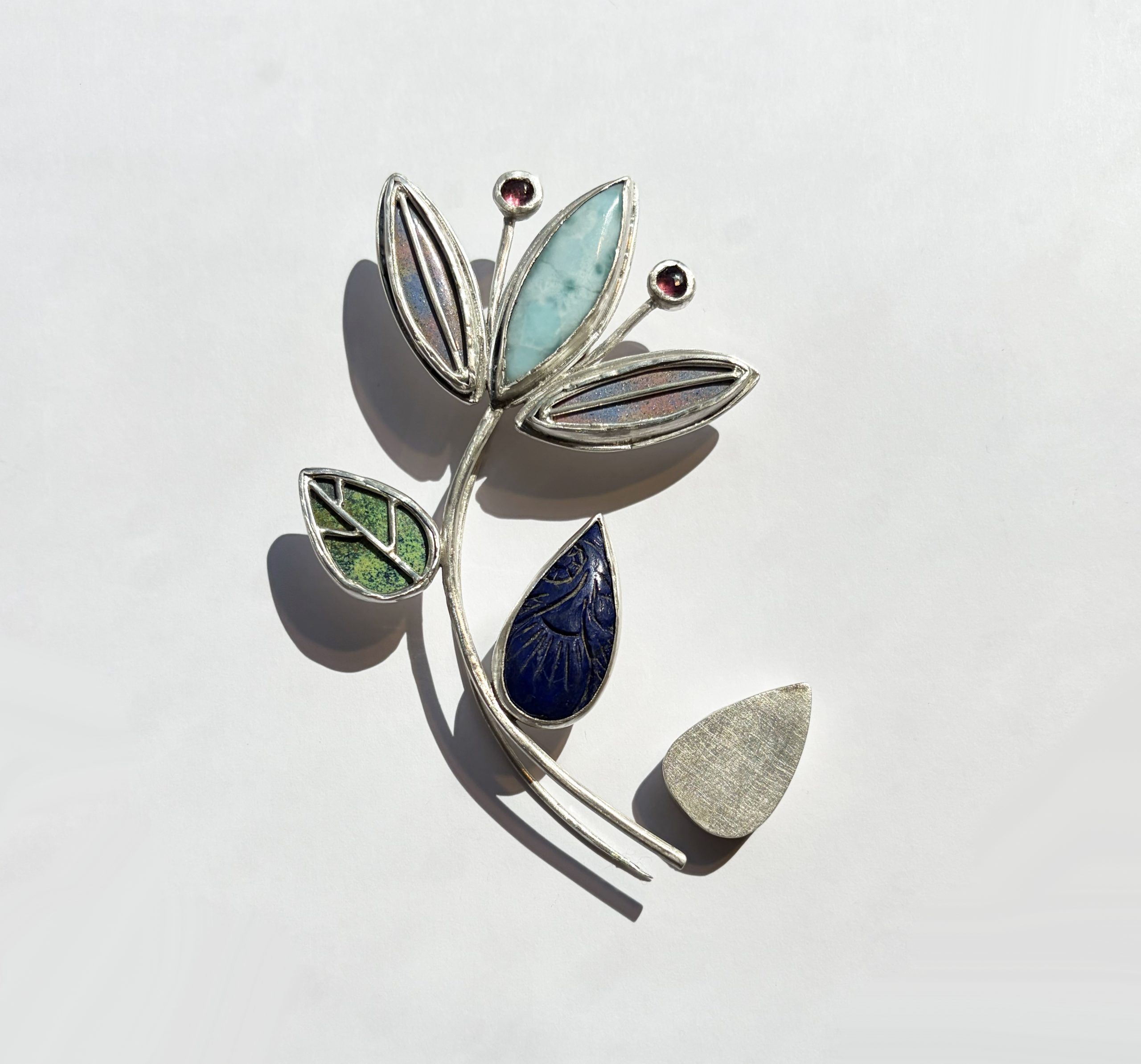 Lilly brooch