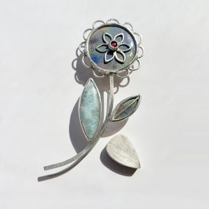 Daisy brooch